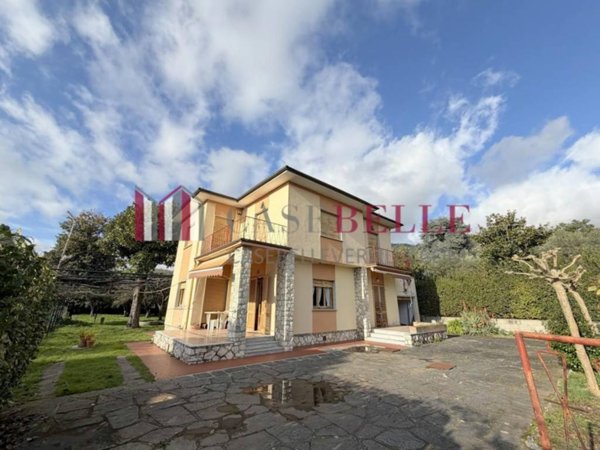 casa indipendente in vendita a Seravezza in zona Ripa