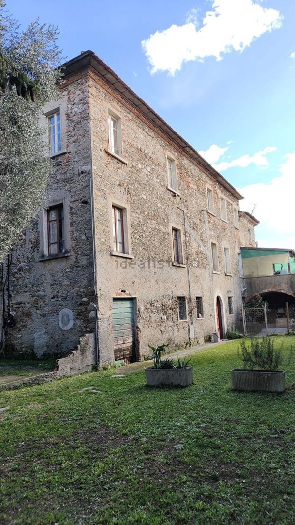 casa indipendente in vendita a Seravezza