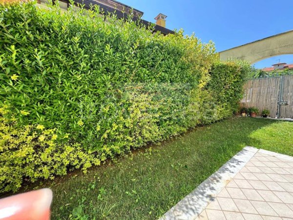 casa indipendente in vendita a Seravezza in zona Pozzi