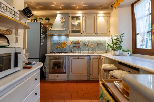 casa indipendente in vendita a Seravezza in zona Pozzi