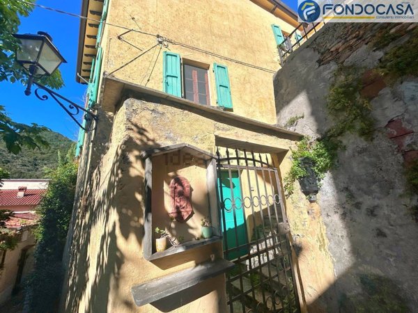 casa indipendente in vendita a Seravezza in zona Fabiano