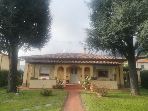 casa indipendente in vendita a Seravezza in zona Ripa