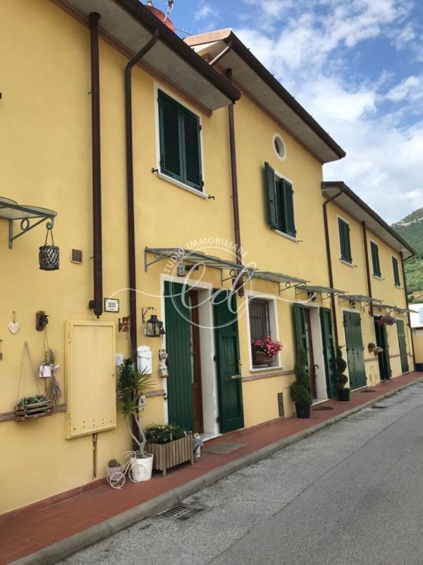 casa indipendente in vendita a Seravezza