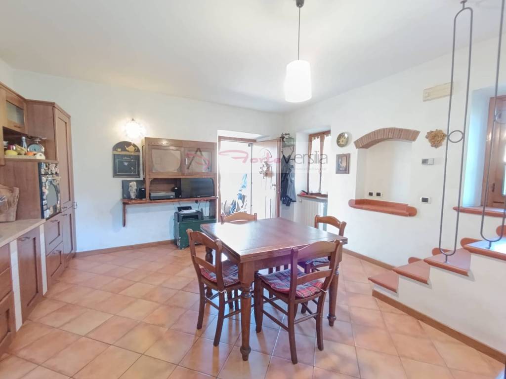 casa indipendente in vendita a Seravezza in zona Pozzi