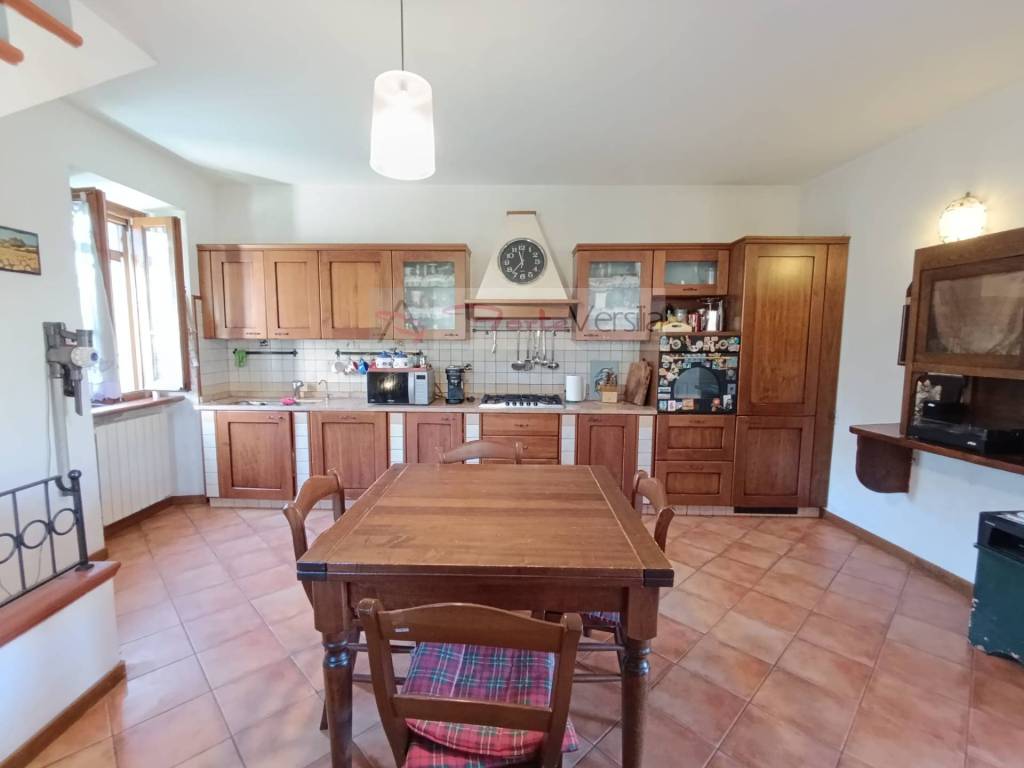 casa indipendente in vendita a Seravezza in zona Pozzi