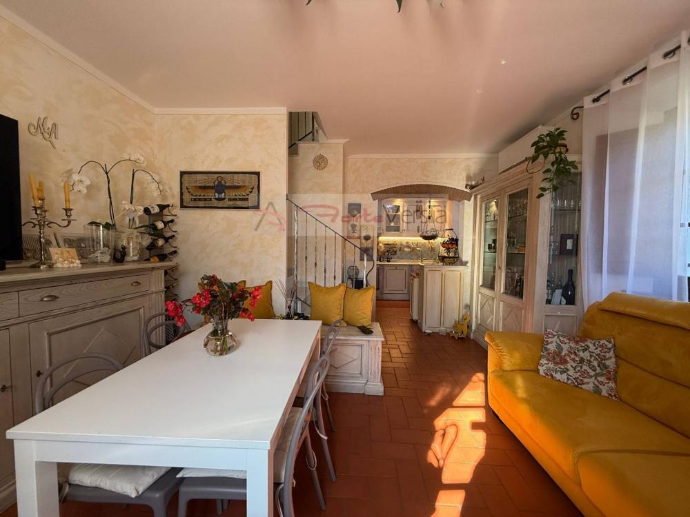 casa semindipendente in vendita a Seravezza in zona Pozzi