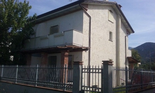 casa indipendente in vendita a Seravezza in zona Pozzi