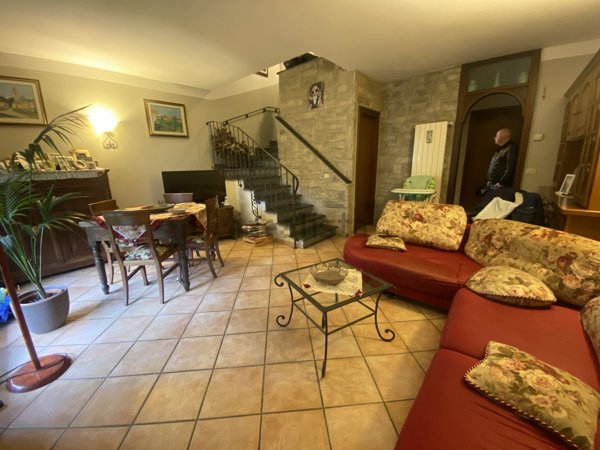 casa indipendente in vendita a Seravezza in zona Querceta