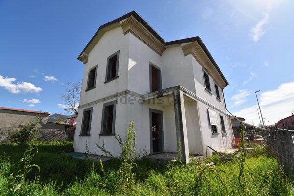 casa indipendente in vendita a Seravezza in zona Querceta