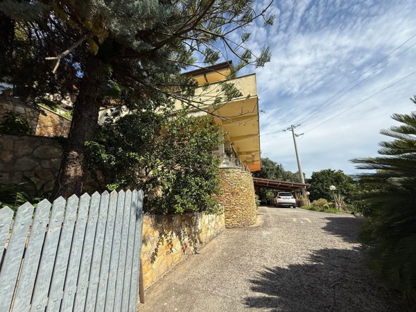 casa indipendente in vendita a Seravezza in zona Ripa