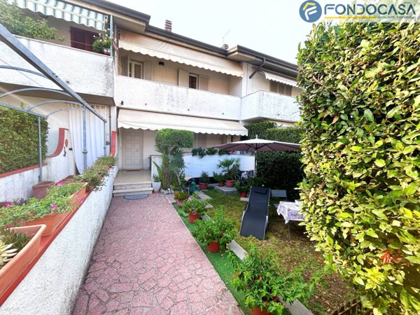 casa indipendente in vendita a Seravezza in zona Querceta