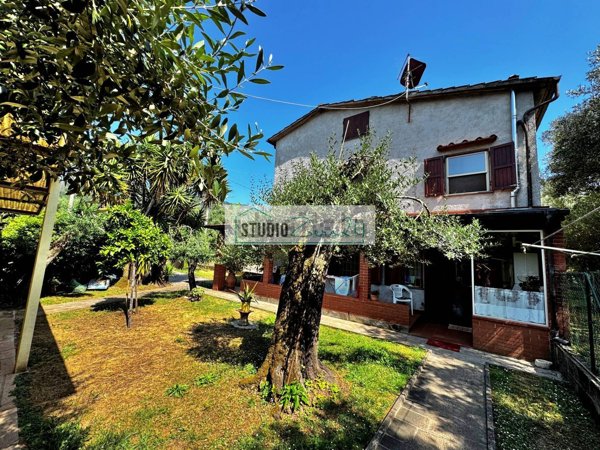 casa indipendente in vendita a Seravezza in zona Pozzi