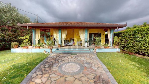 casa indipendente in vendita a Seravezza in zona Querceta