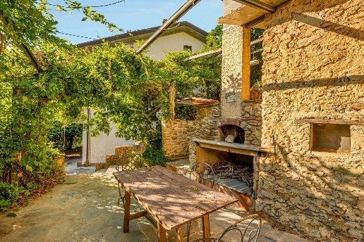 casa indipendente in vendita a Seravezza in zona Giustagnana