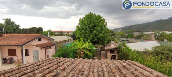 casa semindipendente in vendita a Seravezza in zona Querceta
