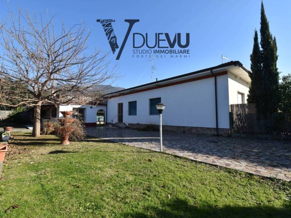 casa indipendente in vendita a Seravezza in zona Pozzi