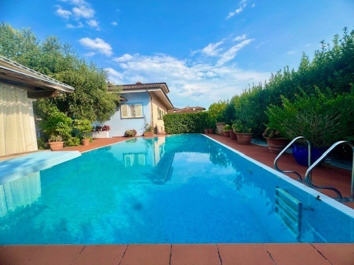 casa indipendente in vendita a Seravezza