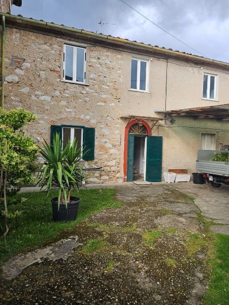 casa indipendente in vendita a Seravezza