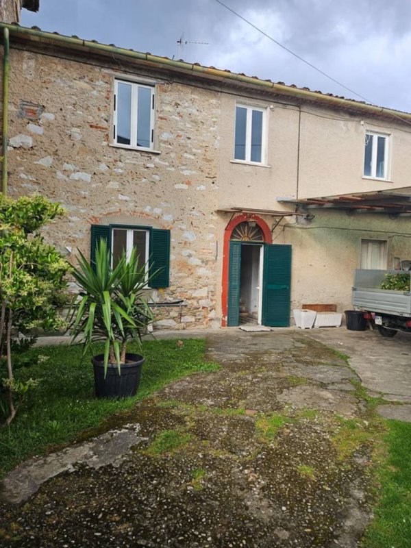 casa indipendente in vendita a Seravezza