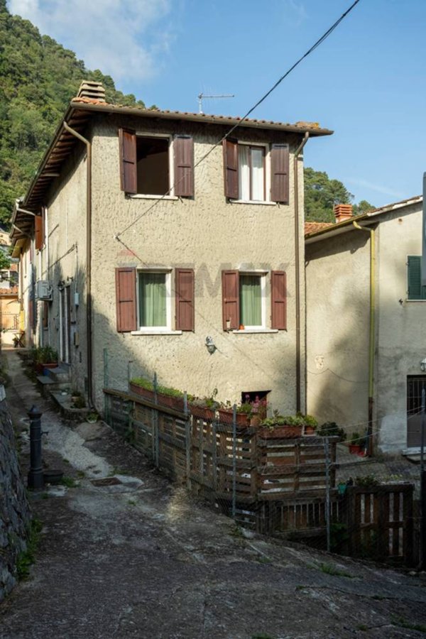 casa indipendente in vendita a Seravezza
