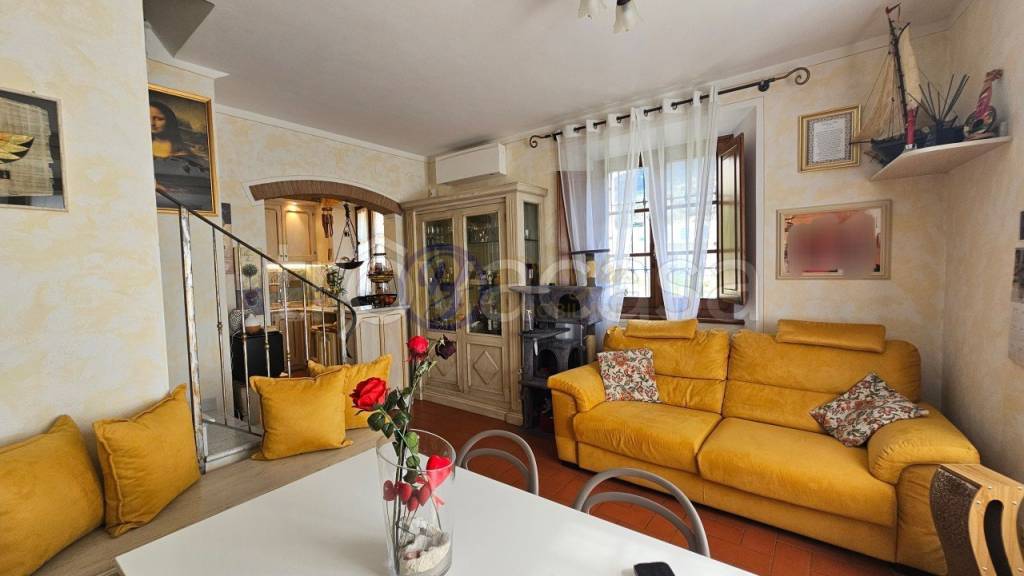 casa indipendente in vendita a Seravezza in zona Pozzi