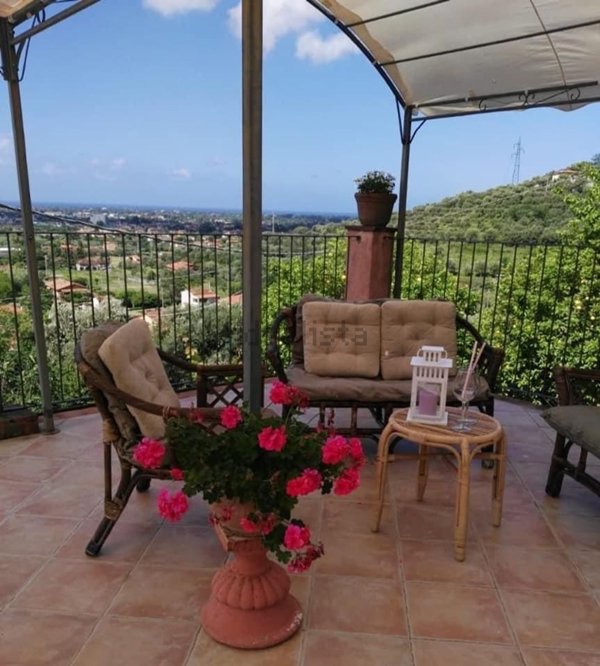 casa indipendente in vendita a Seravezza in zona Ripa