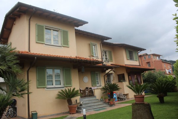 casa indipendente in vendita a Seravezza