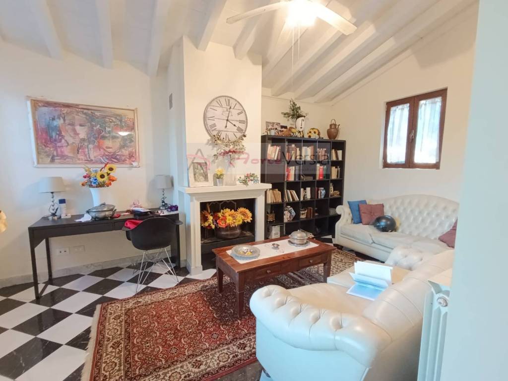 casa indipendente in vendita a Seravezza in zona Querceta