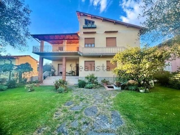 casa indipendente in vendita a Seravezza