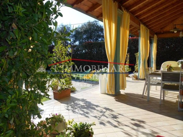 casa indipendente in vendita a Seravezza in zona Querceta