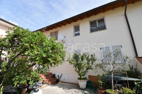 casa indipendente in vendita a Seravezza in zona Querceta