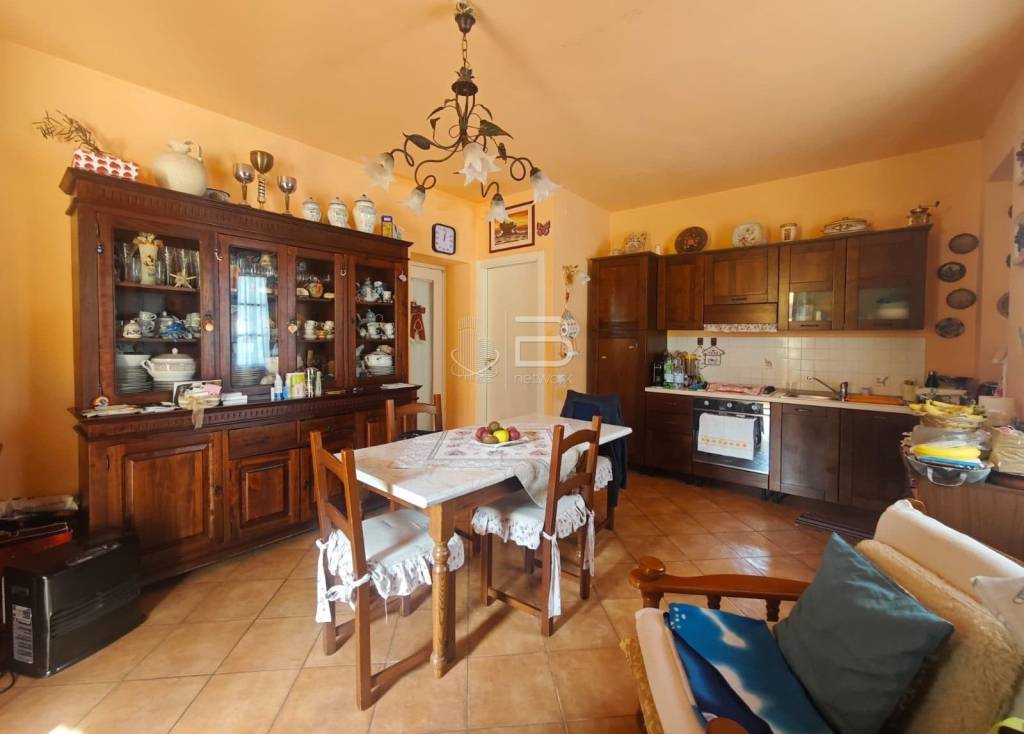 casa indipendente in vendita a Seravezza in zona Querceta