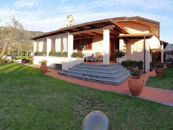 casa indipendente in vendita a Seravezza in zona Ripa