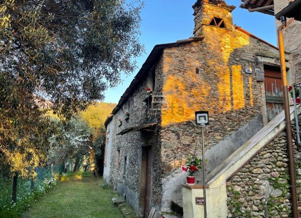 casale in vendita a Seravezza in zona Pozzi