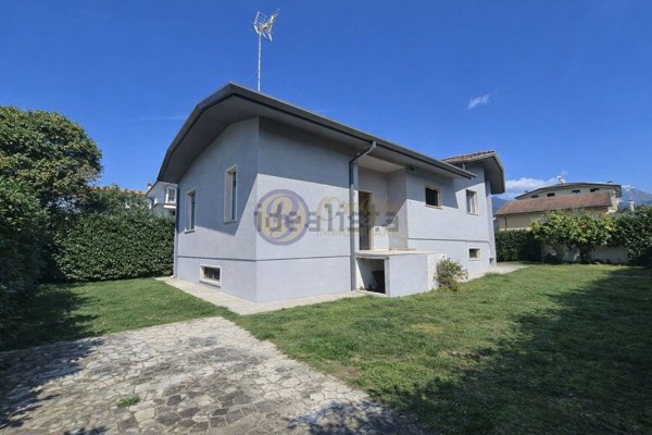 casa indipendente in vendita a Seravezza in zona Querceta