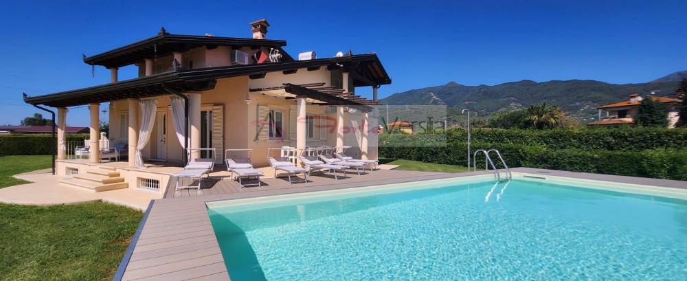 casa indipendente in vendita a Seravezza in zona Querceta