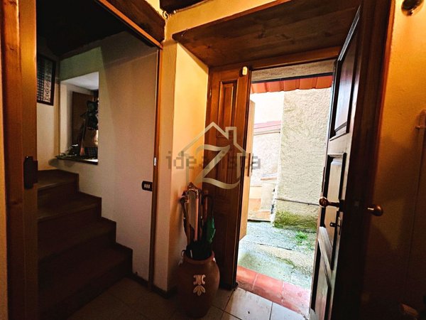 casa indipendente in vendita a Seravezza in zona Basati