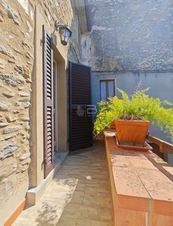 casa indipendente in vendita a Seravezza in zona Pozzi