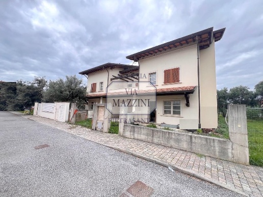 casa indipendente in vendita a Seravezza in zona Pozzi