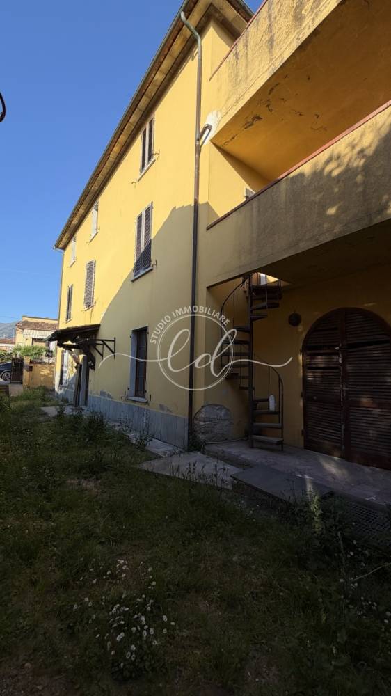 casa indipendente in vendita a Seravezza in zona Querceta