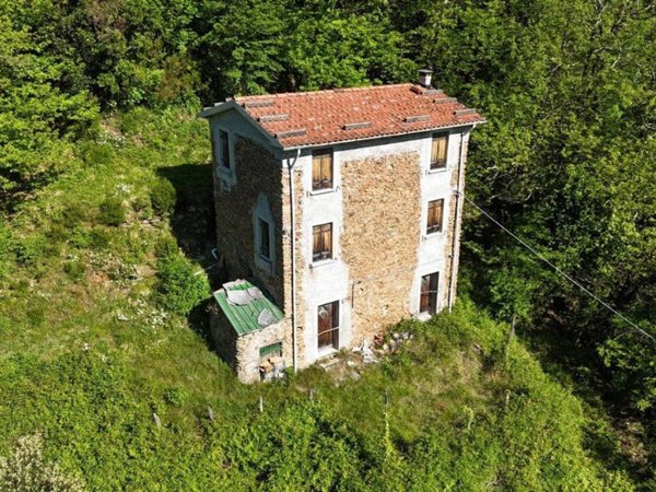 casa indipendente in vendita a Seravezza