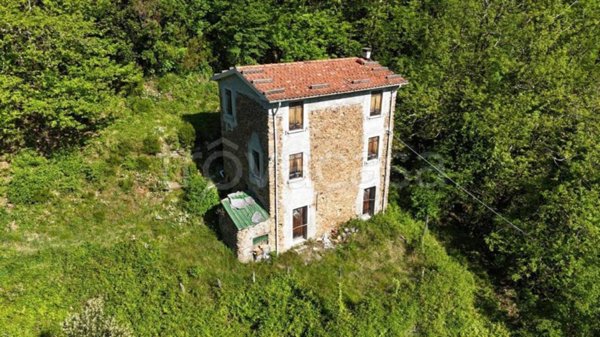 casa indipendente in vendita a Seravezza