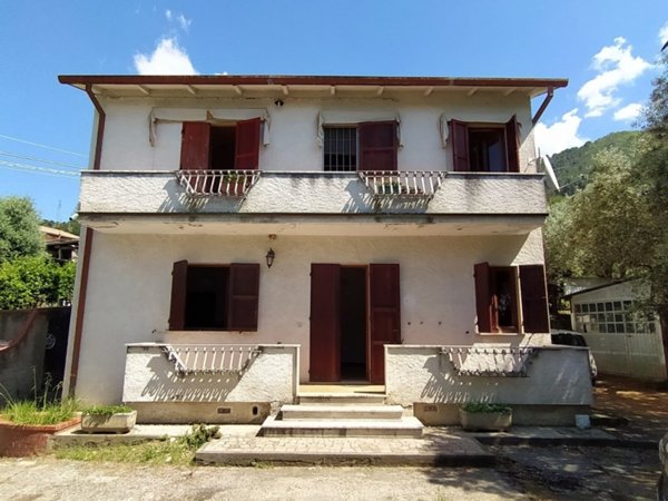 casa indipendente in vendita a Seravezza in zona Ripa