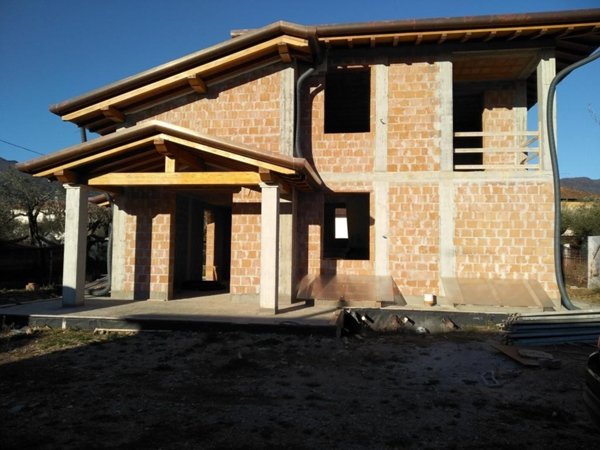 casa indipendente in vendita a Seravezza in zona Querceta