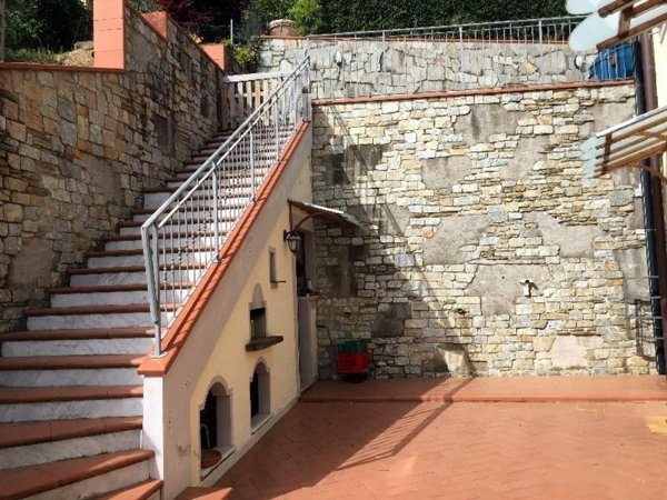 casa indipendente in vendita a Seravezza in zona Ripa