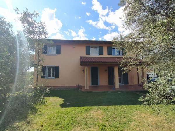 casa indipendente in vendita a Seravezza in zona Ripa