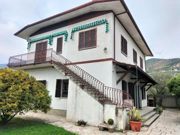 casa indipendente in vendita a Seravezza in zona Ripa