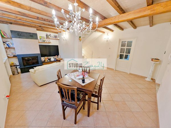 casa semindipendente in vendita a Seravezza in zona Pozzi