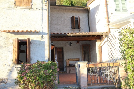 casa indipendente in vendita a Seravezza
