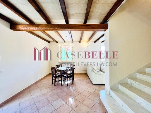 casa indipendente in vendita a Seravezza in zona Pozzi